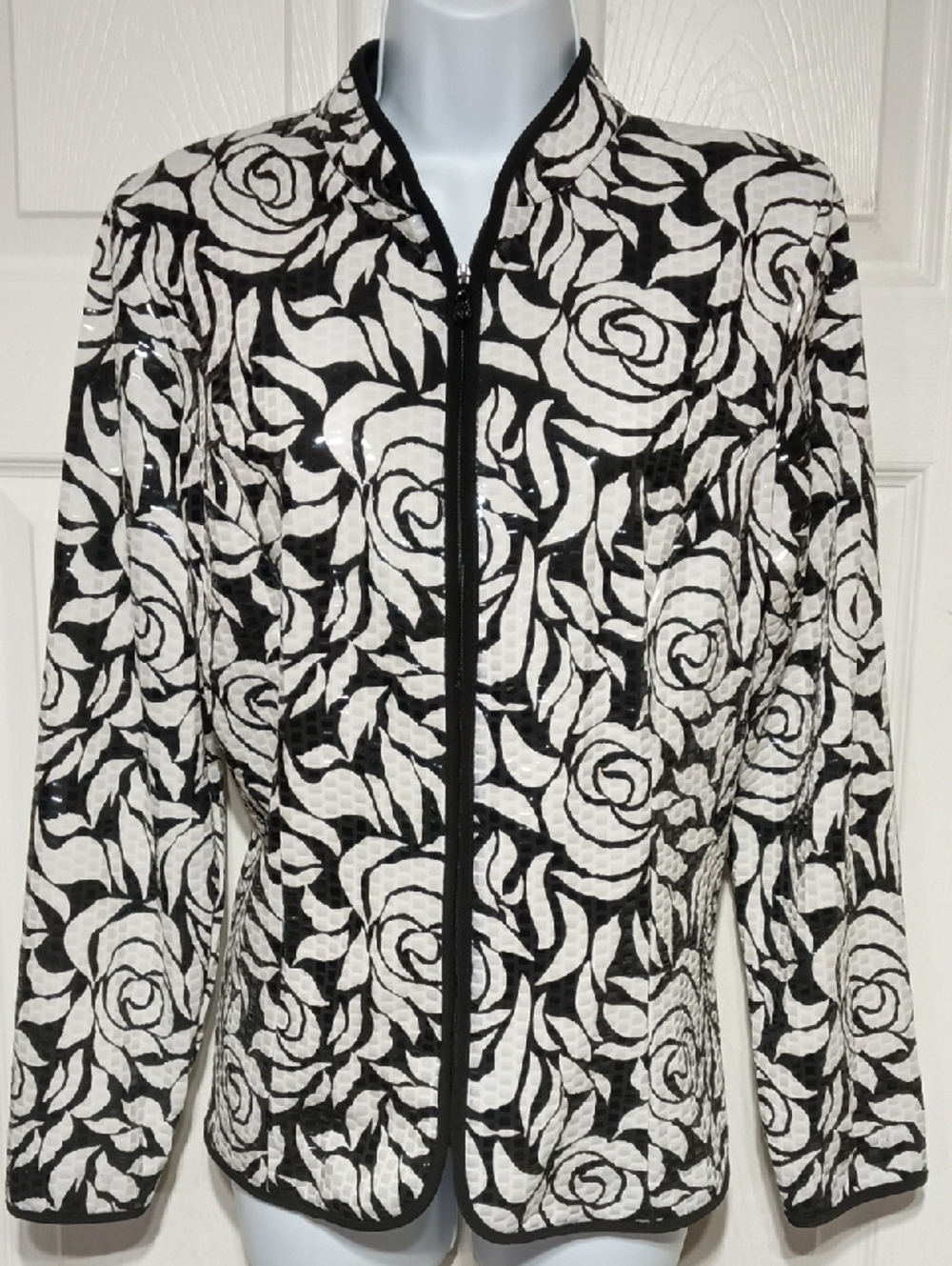 Adressing Woman Women's Black & White Floral Zip-Front Jacket
